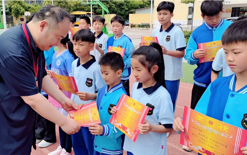 绿茵燃情，少年逐光——亳州园丁学校第九届…